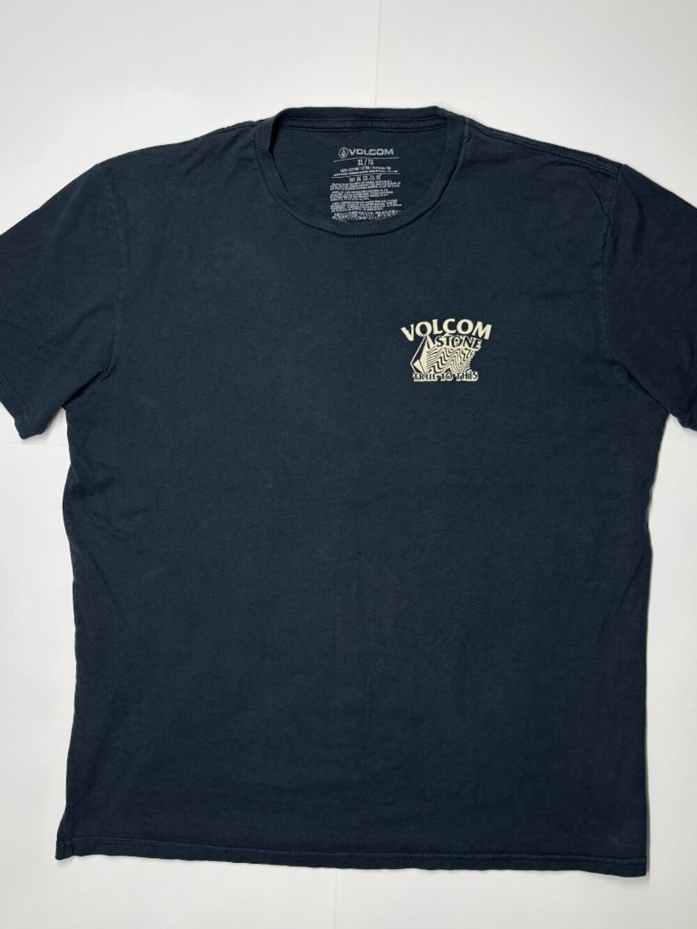 Black Volcom Stone graphic XL t-shirt